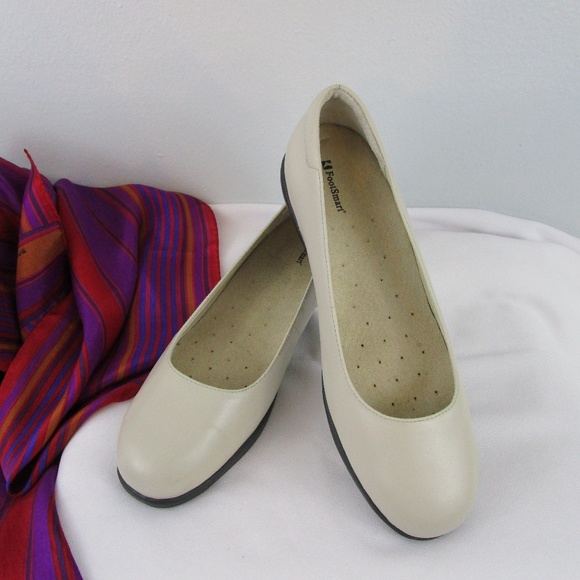 🌷HP🌷Vintage Off-White Leather 1" Wedge Heels - Picture 1 of 8